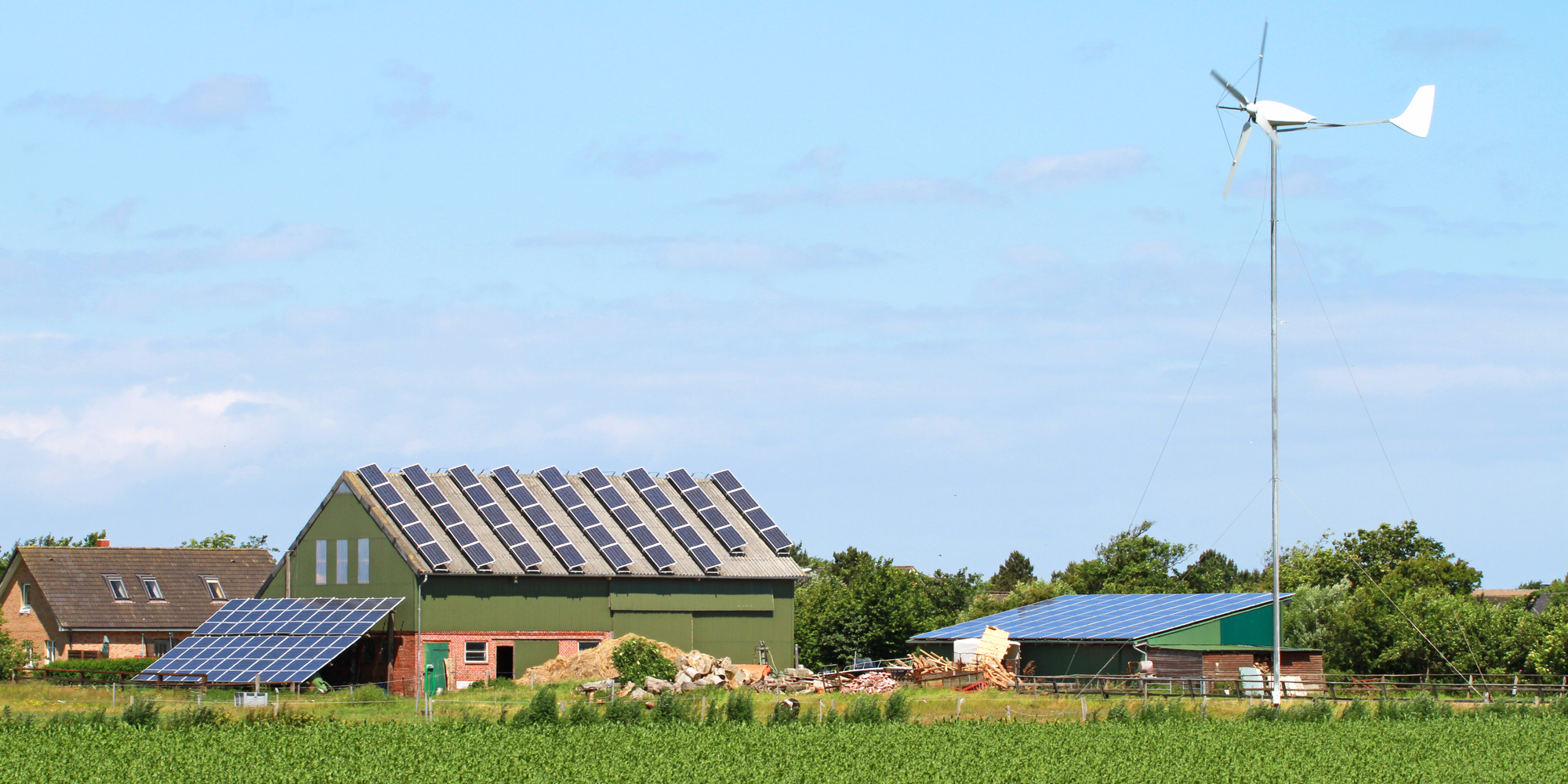 Hybride Energiesysteme: Wie Photovoltaik, Kleinwindkraft und Speicher die Eigenversorgung stärken