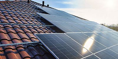 Diskussion zur Solardachpflicht 2026: Wo bis zu 50.000 Euro Strafen drohen – unterschiedliche Anforderungen je Bundesland