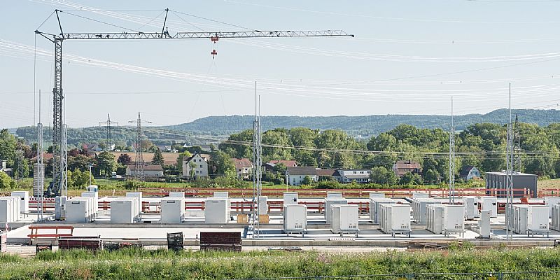 Großspeicher: BauGB-Novelle könnte Privilegierung rund um Umspannwerke wieder einengen